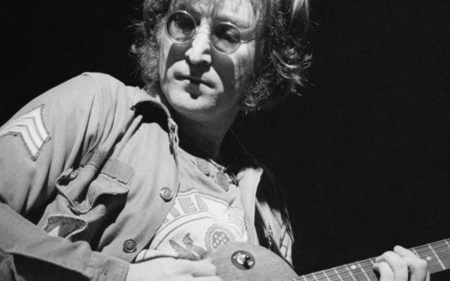 Гитару Джона Леннона продали за 910 тысяч долларов