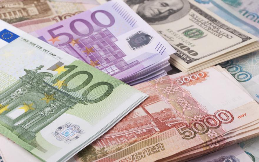 Курс доллара и евро снова растет
