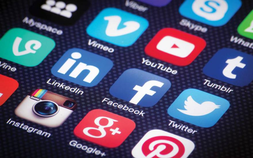 В России могут законодательно запретить общаться в соцсетях в рабочее время
