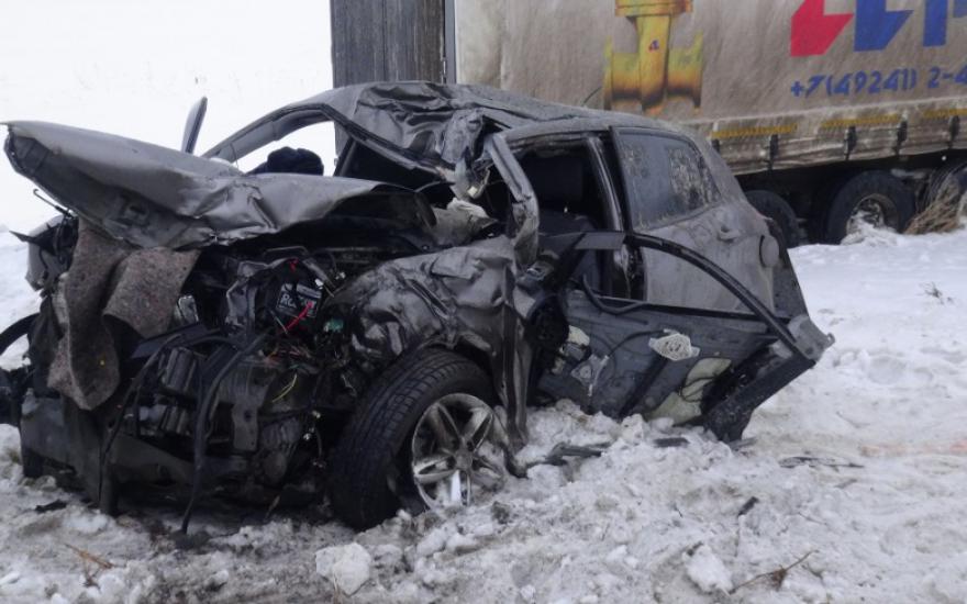 В Зауралье авария унесла 4 жизни: грузовик выехал на «встречку»