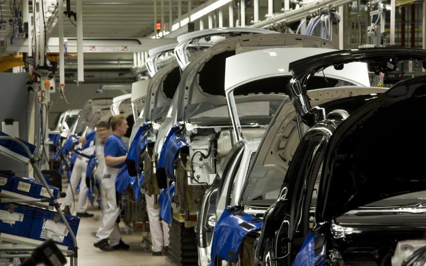 В январе производство автомобилей в России упало на 40%