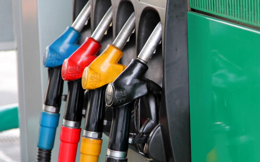 Госдума приняла закон о повышении с 1 апреля акцизов на бензин и дизтопливо