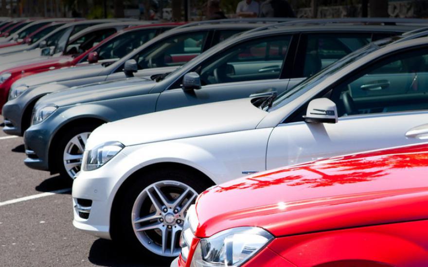 В России в мае продажи люксовых автомобилей сократились на 25%