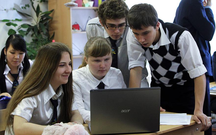 44% российских школьников сидят в интернете круглосуточно