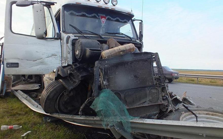  ДТП в Зауралье: отпало колесо у трактора - погиб человек