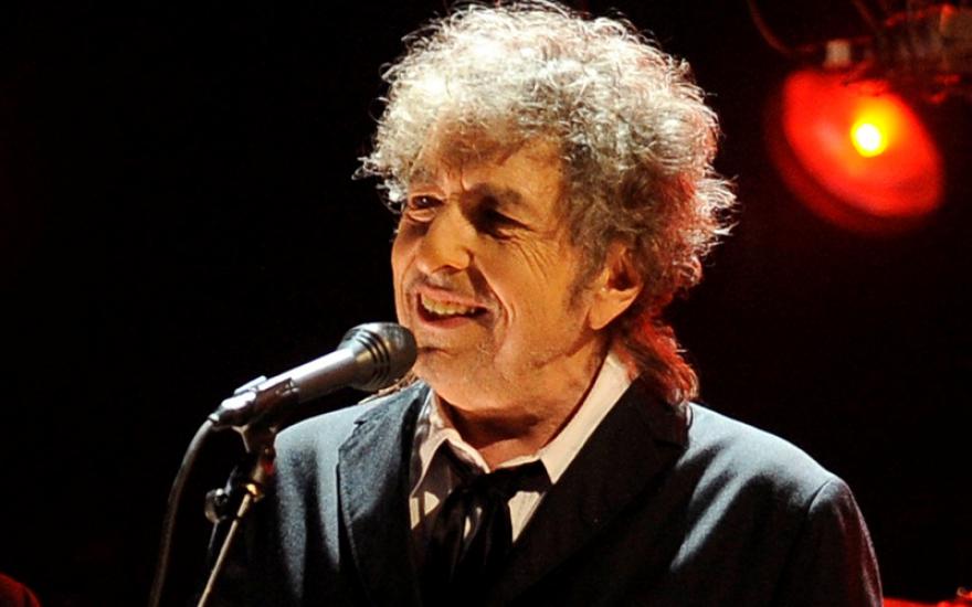 Рок-музыкант Боб Дилан получил Нобелевскую премию по литературе