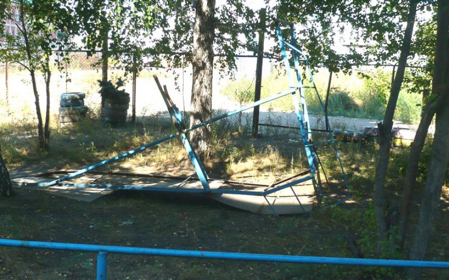 Дождались: в Зауралье восстановили детскую площадку после вмешательства ОНФ и прокуратуры