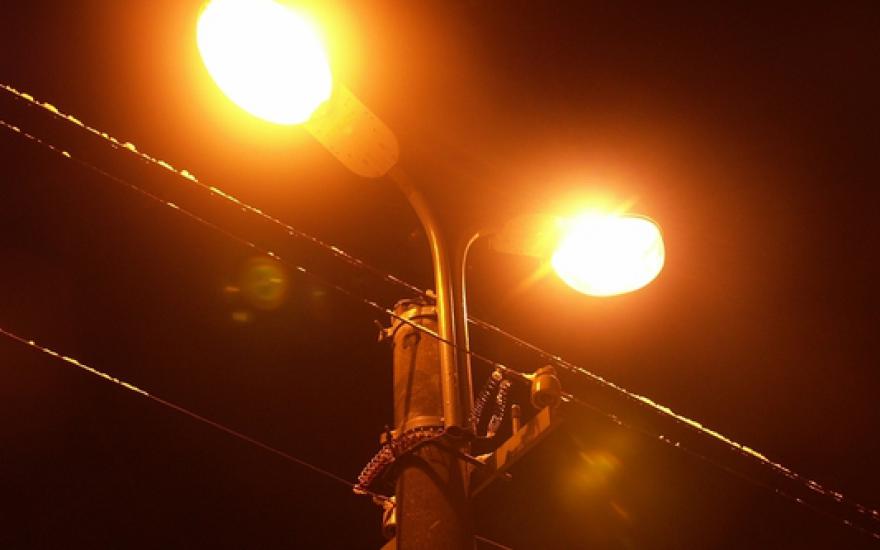 В Кургане избавляются от устаревших уличных ламп накаливания