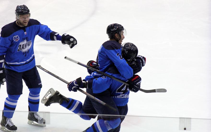 На родном льду «Зауралье» выиграло у «Сарыарки» в третьем матче четвертьфинала.