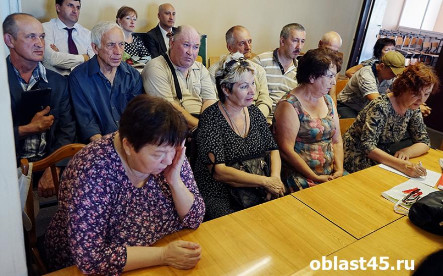 Работникам Шадринского телефонного завода начали выплачивать долги по зарплате.