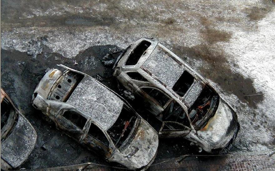 В Зауралье три сгоревших автомобиля за полдня