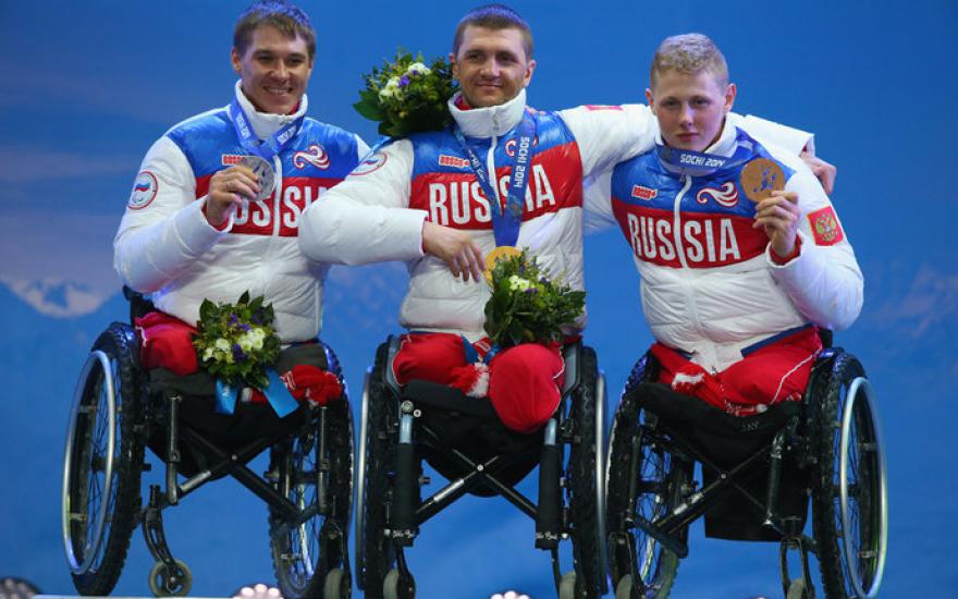 Ни дня без медали: российские биатлонисты на Паралимпиаде заняли весь пьедестал почета