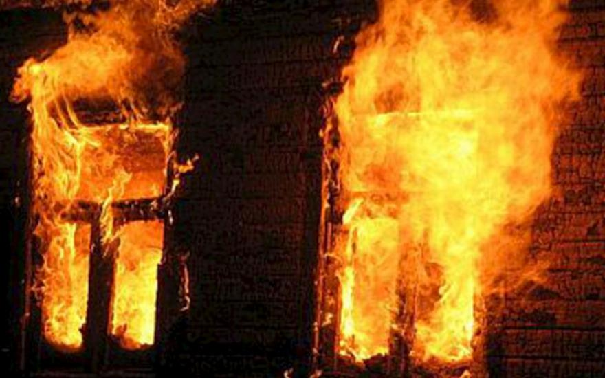 В Зауралье в огне погибли три человека