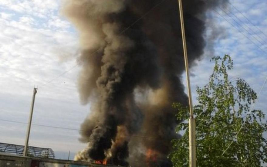 Пожар в Кургане тушили 5 расчетов МЧС