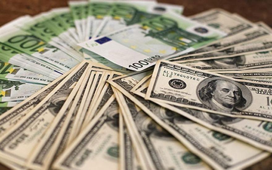 Официальный курс евро на вторник — 48,23 рубля, доллара — 36,02 рублей