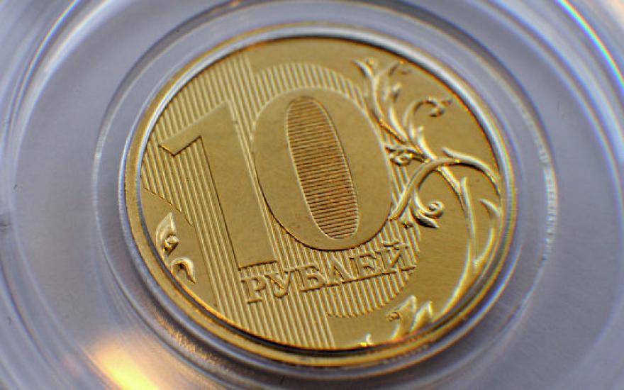 Экономисты: рубль может снова достигнуть минимума по отношению к доллару