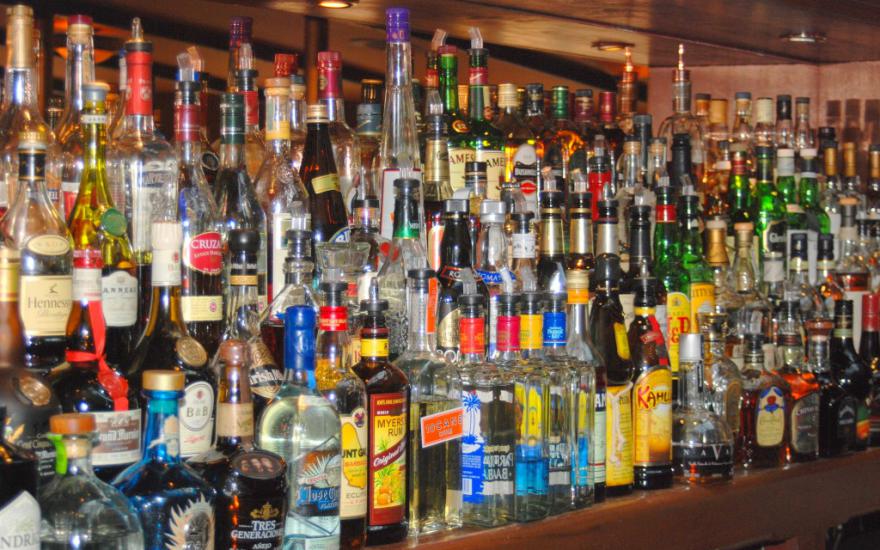 Алкоголь может исчезнуть с прилавков магазинов, расположенных в жилых домах