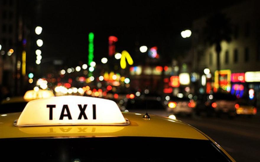 В новогодние праздники уехать на такси будет дороже