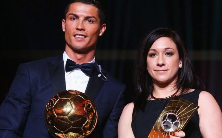 Нападающий сборной Португалии Криштиану Роналду получил «Золотой мяч». Лучшей футболисткой стала представительница Германии