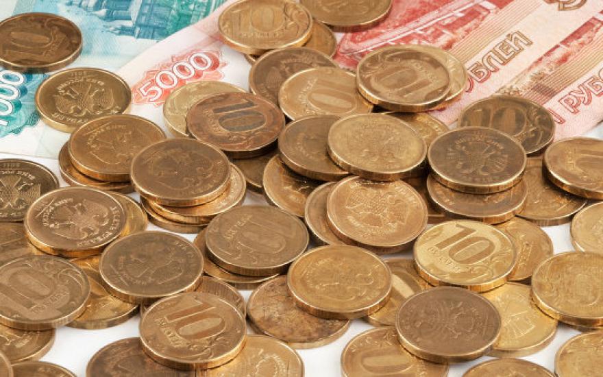 На открытии сегодняшних торгов стоимость рубля резко выросла