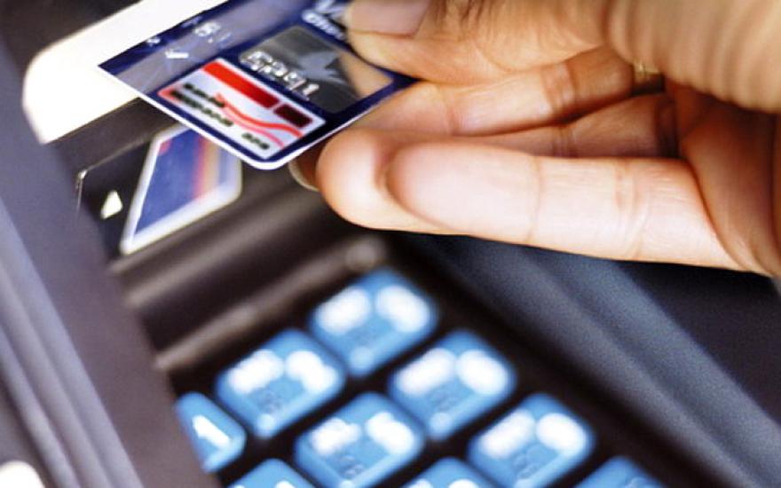 30 марта Сбербанк ограничит обслуживание банковских карт
