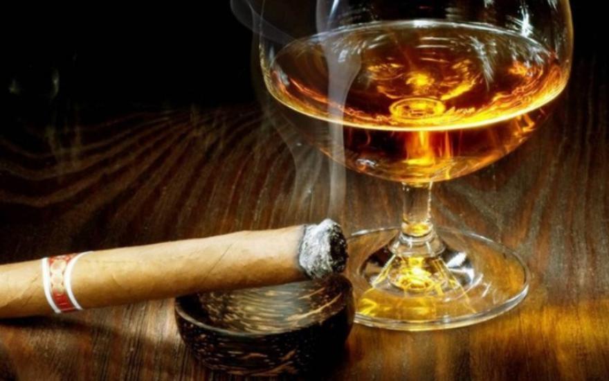 Алкогольная зависимость чаще развивается у курильщиков
