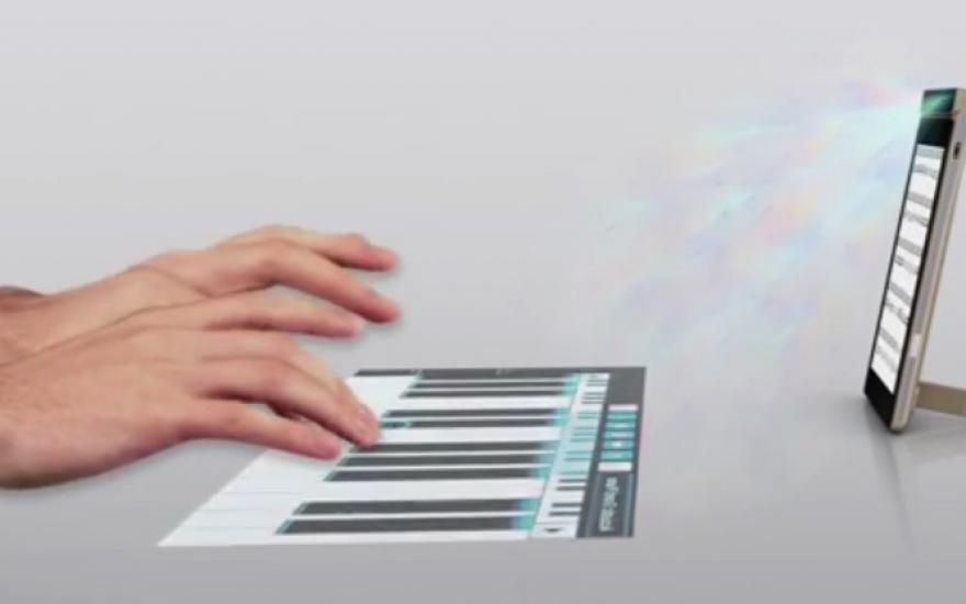 Новый смартфон от Lenovo сможет спроецировать виртуальное пианино.