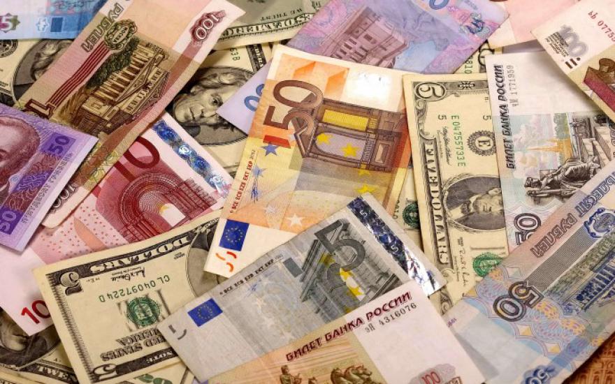 Биржевой курс доллара подскочил выше 71 рубля, евро поднялся выше отметки 81 рубля
