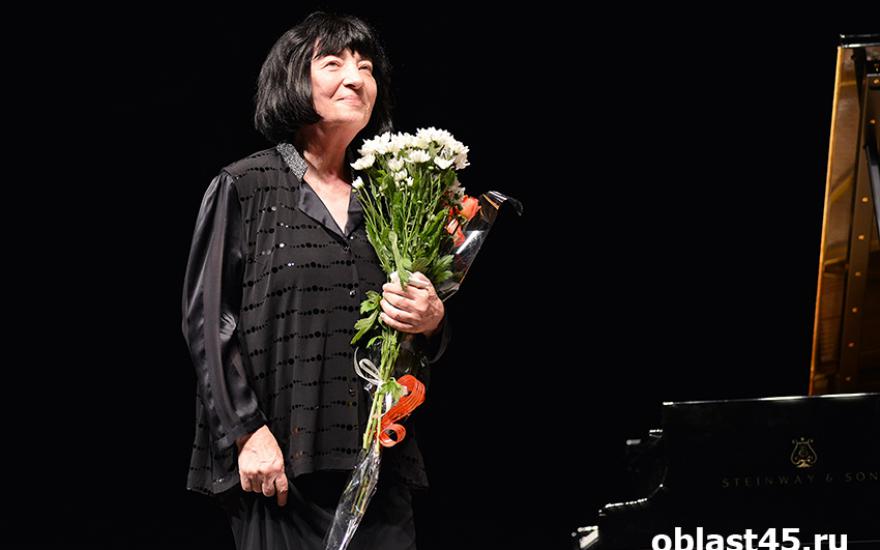 Элисо Вирсаладзе открыла в Кургане именной фестиваль сольным концертом.