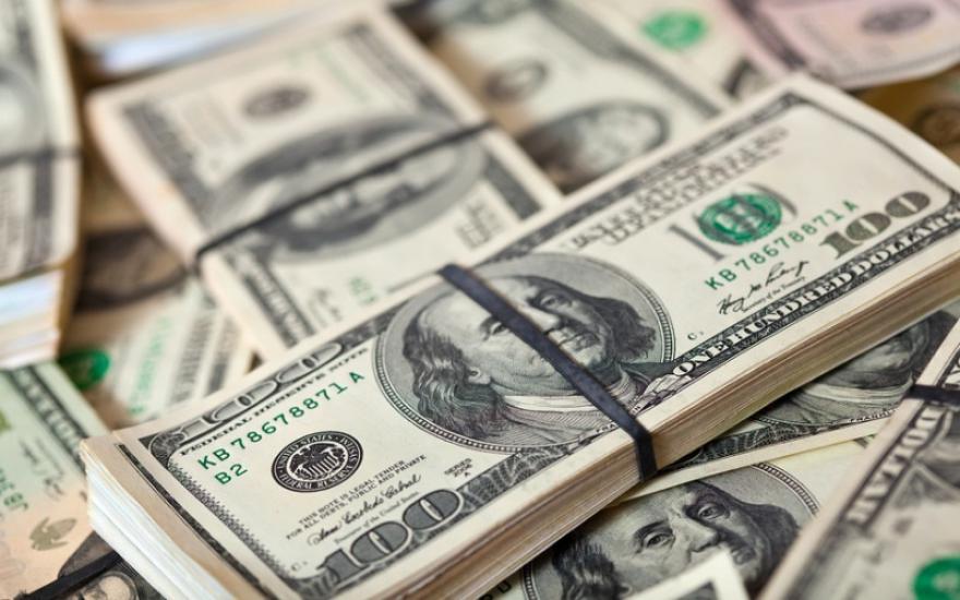 Финансисты: курс доллара снизится до 64 рублей