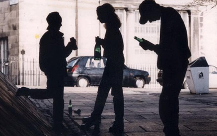В России возраст, с которого можно покупать алкоголь, могут повысить до 21 года