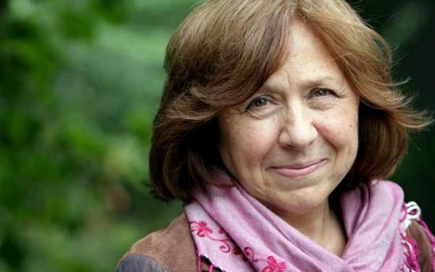 Нобелевскую премию по литературе получила писатель из Белоруссии