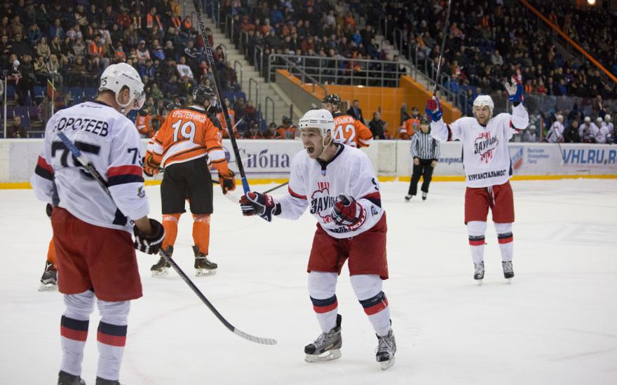 Курганские хоккеисты одержали уверенную победу над лидером ВХЛ