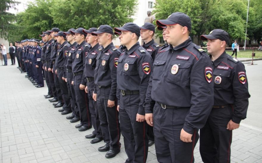 Их служба и опасна, и трудна: в России отмечается День сотрудника МВД