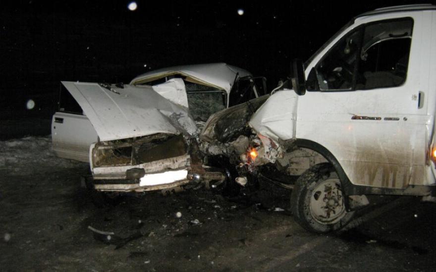 В Зауралье водитель легковушки не выжил после столкновения с «Газелью»