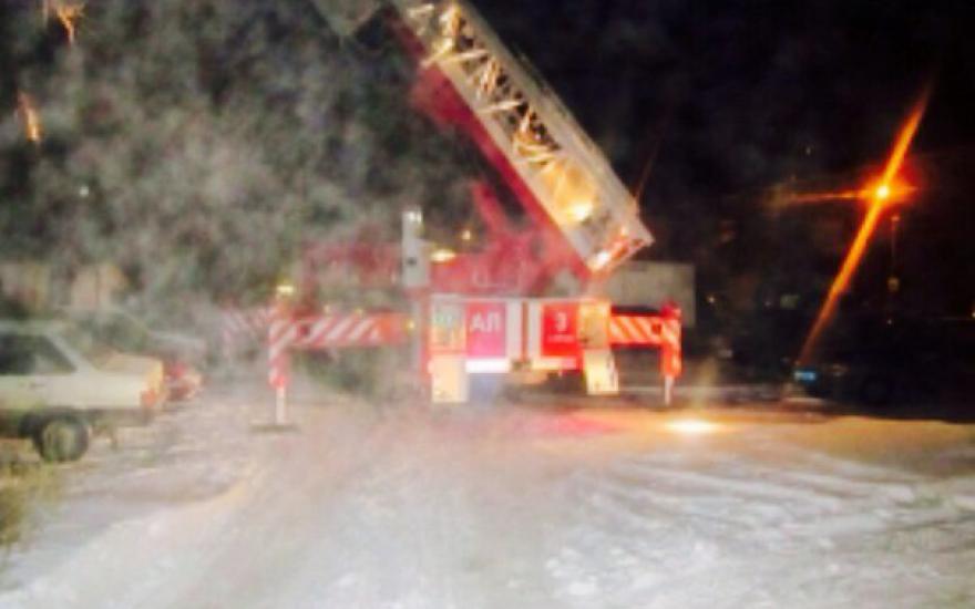 Ночной пожар в Кургане: в мороз эвакуированы 55 человек