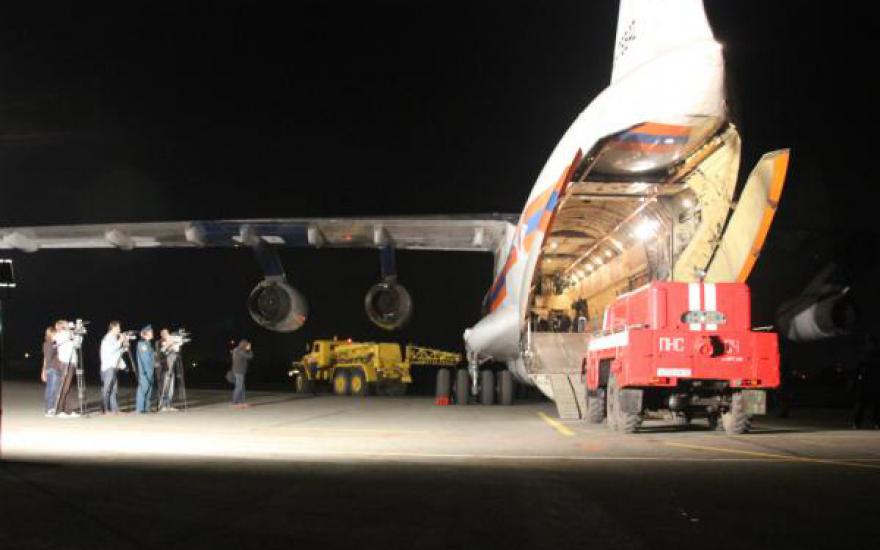 Самолетом МЧС из Зауралья в Хабаровск отправлены гуманитарная помощь, техника и специалисты