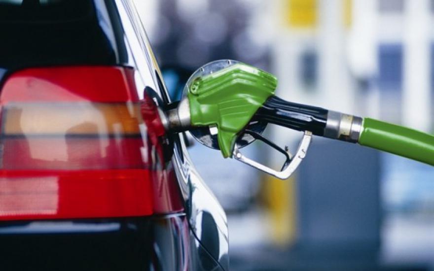Цена на бензин в России в 2016 году поднимется не более чем на 10%