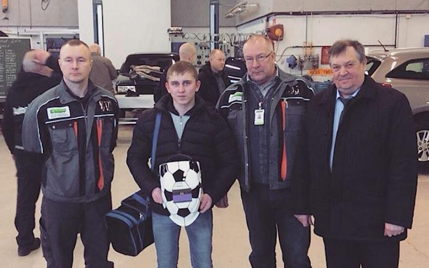 Студент из Шадринска удивил финнов умением чинить автомобили