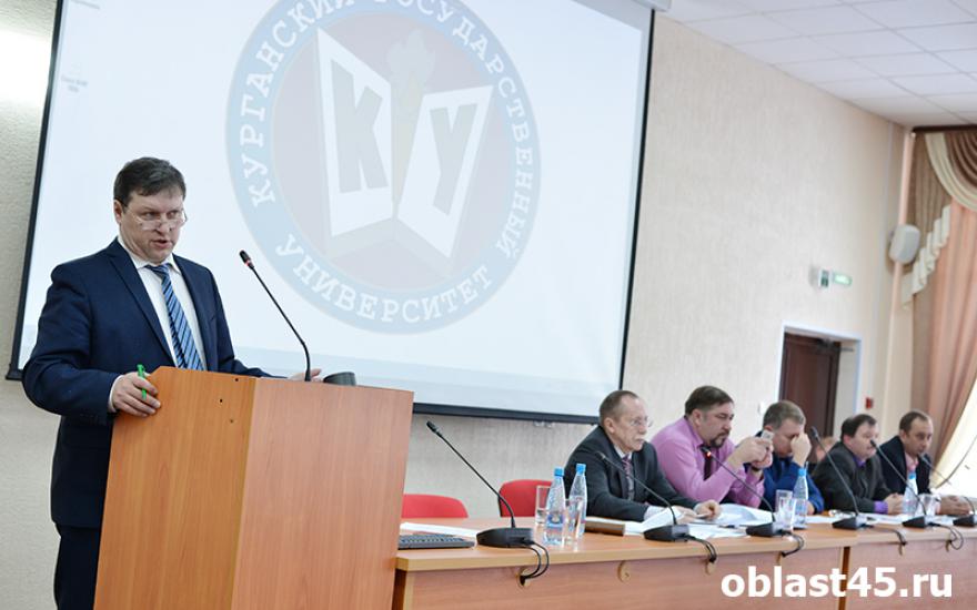 Олег Филистеев сделал объявление коллегам по научному совету КГУ