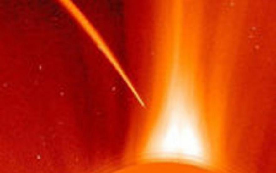 NASA: комета врезалась в Солнце.
