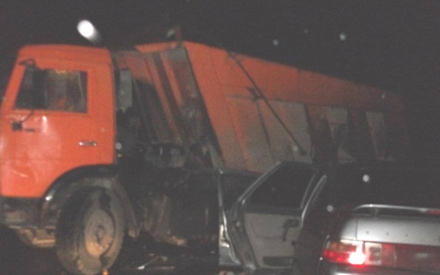 ДТП в Зауралье: водитель легковушки погиб от столкновения с КАМАЗом