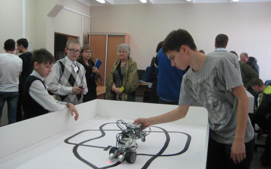 Курганский семиклассник стал победителем университетского конкурса по робототехнике
