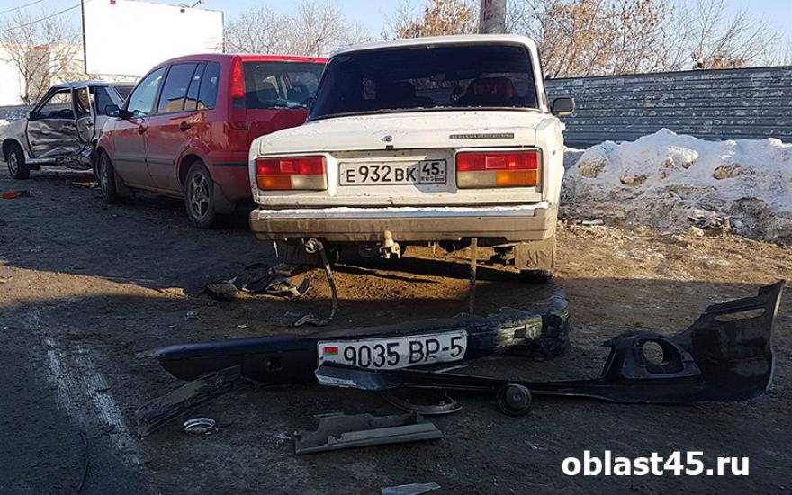 Подробности крупного ДТП в Кургане: съемочная группа «Область 45» обнаружила черный BMW с белорусскими номерами.