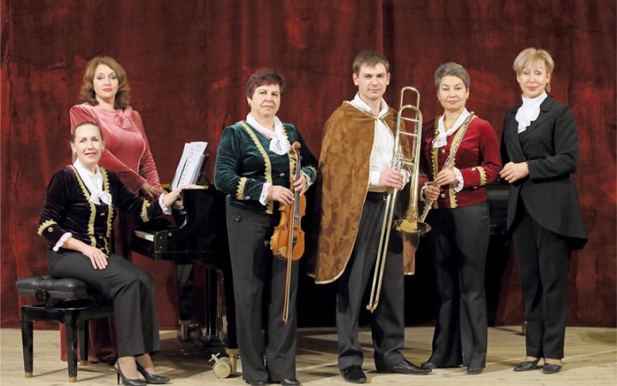 Артисты Курганской филармонии подготовили концерт о любви