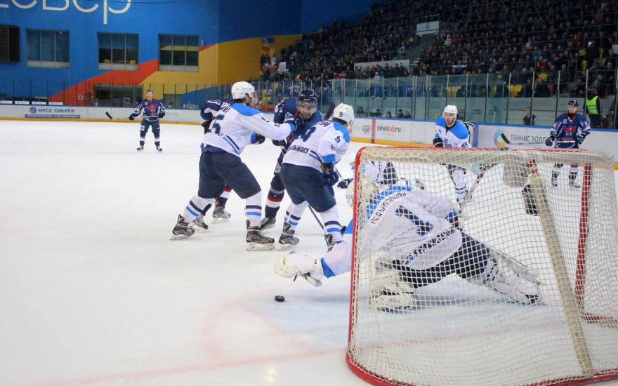 Хоккеисты «Зауралья» не смогли выйти вперед в серии с красноярским «Соколом»
