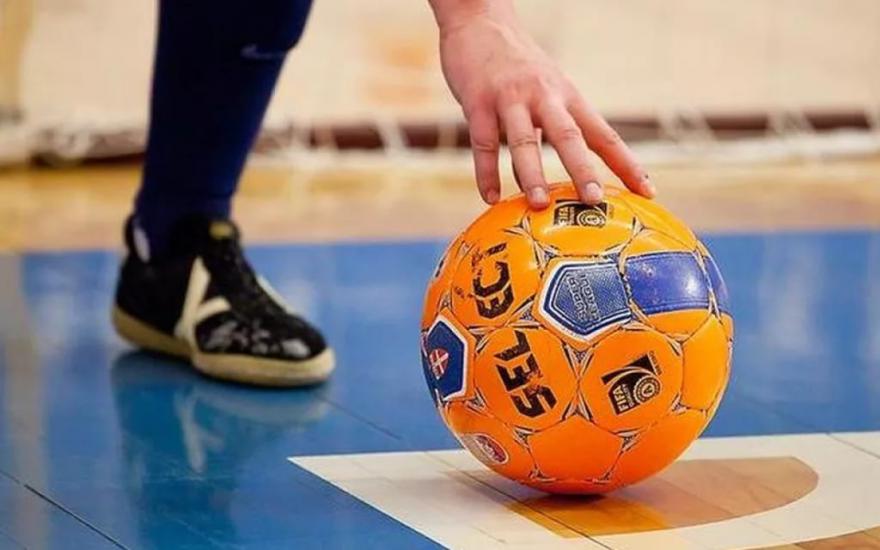 «Курганприбор» продолжает лидировать в чемпионате Курганской области по мини-футболу.