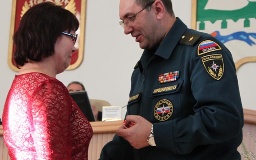 Зауральские спасатели получили благодарность, медсестра дома-интерната – медаль