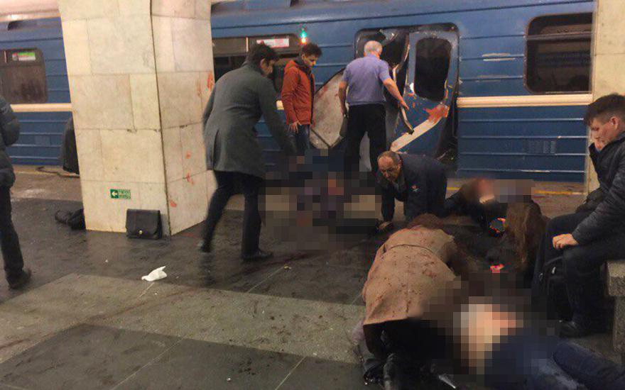 В Санкт-Петербурге произошел взрыв на одной из станций метрополитена.
