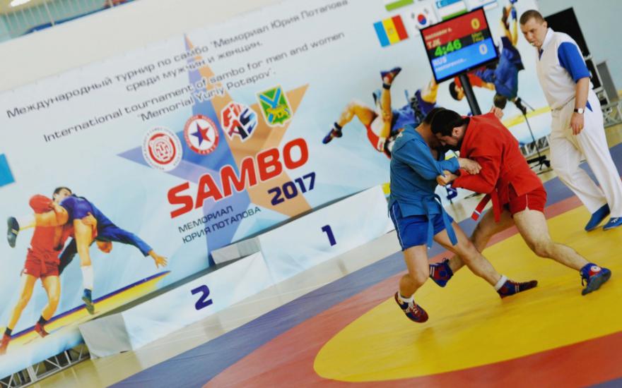 Курганские самбисты завоевали золото и серебро на международном турнире